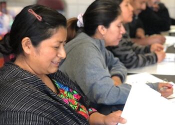 Catalina Almazan and classmates get small business support in WEV's Emprendimiento class.