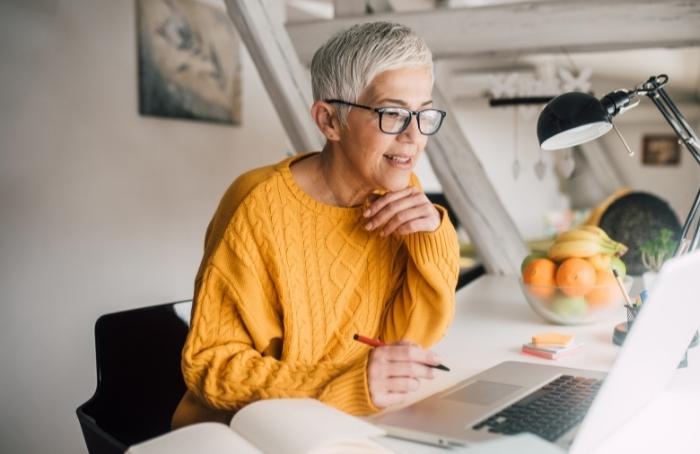 Business owner takes time to reflect on her financial goals and money mindset