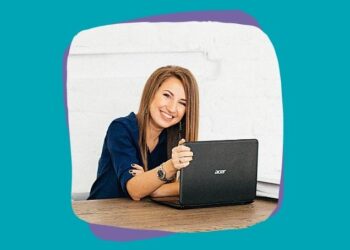 Business owner learning strategies to build her business's presence online.