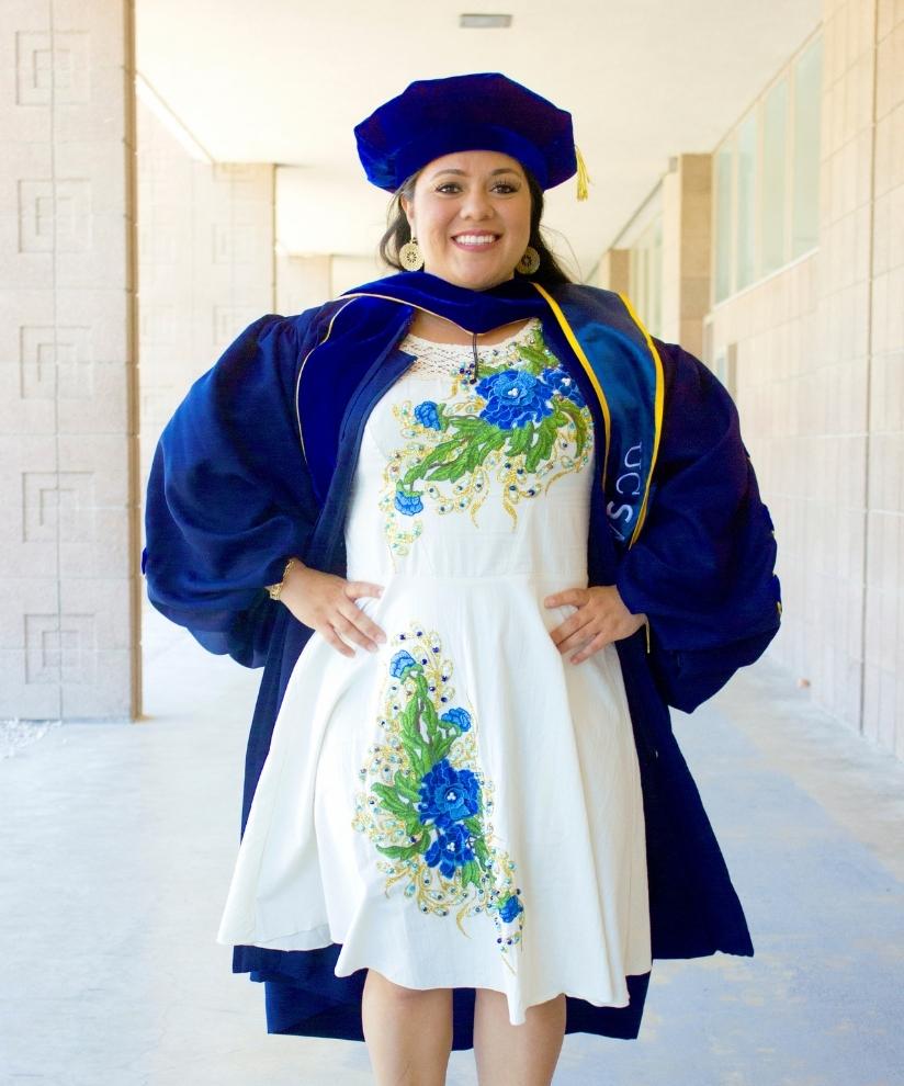 Ana Guerrero, propietaria de FirstGen_Resilience y clienta de WEV, recibió su doctorado del Departamento de Educación de UC Santa Barbara